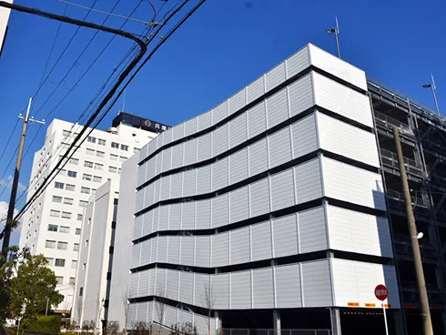 立体駐車場の外観